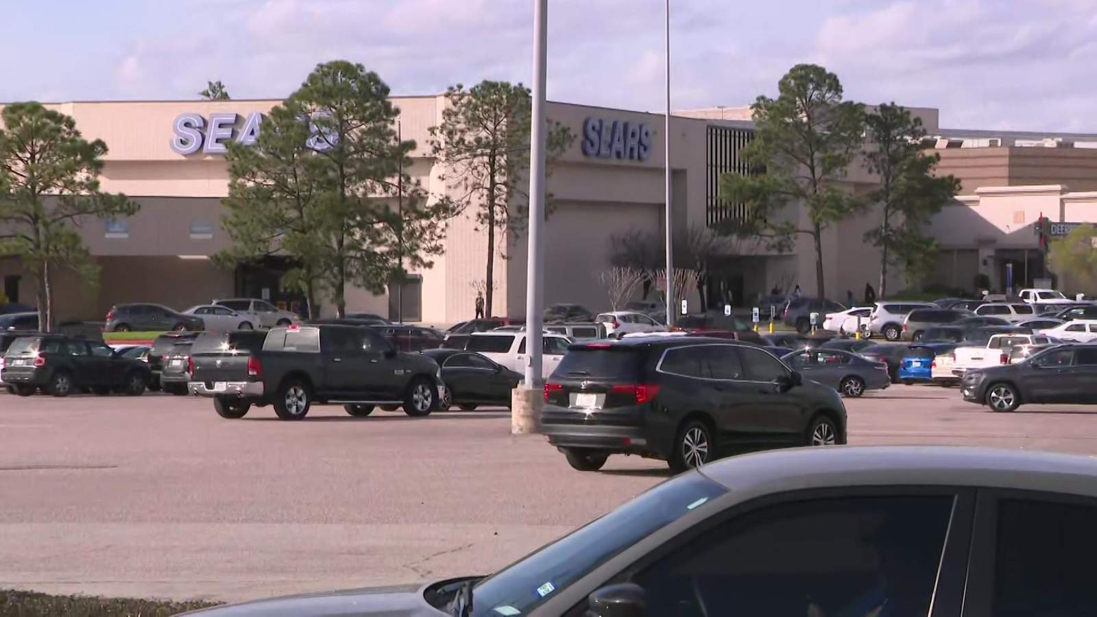 2 dead after an officer-involved shooting at Deerbrook Mall in Humble