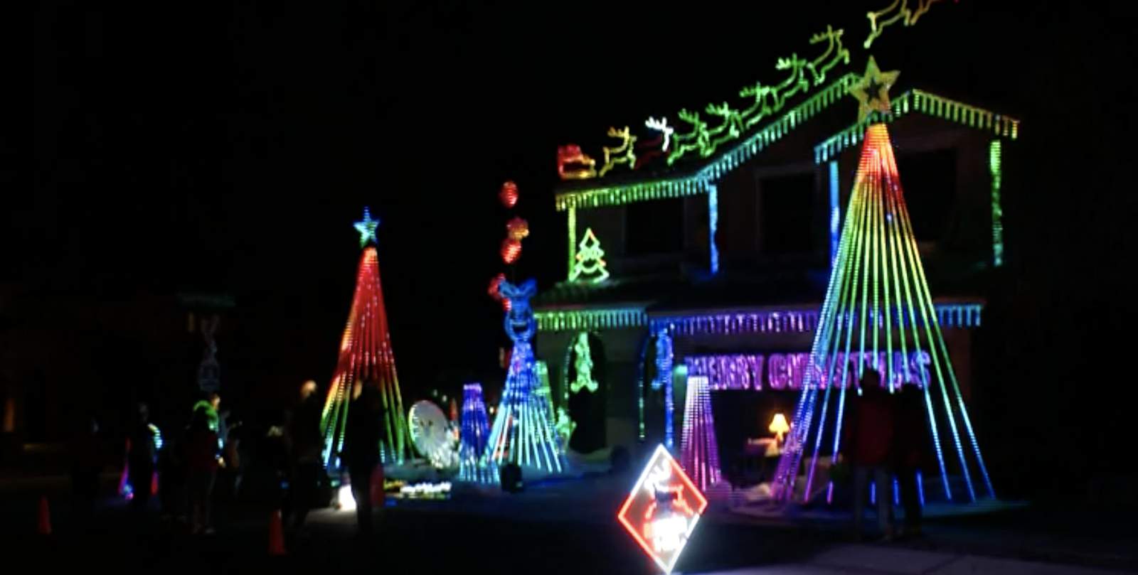 Holiday light fight pits man against HOA