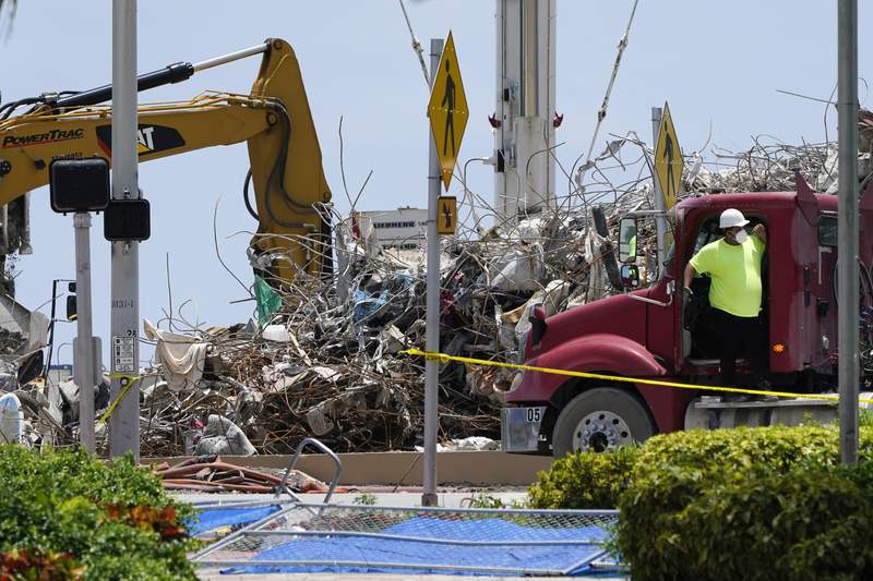 911 recordings show panic, disbelief when Florida condo collapsed