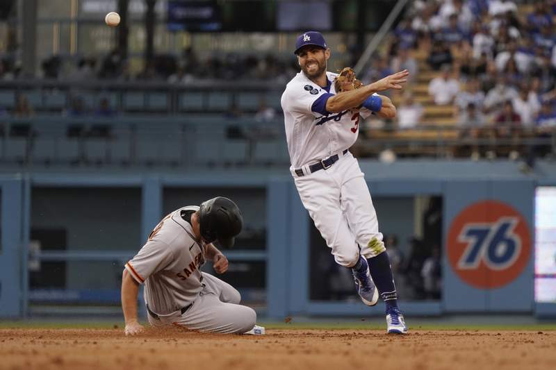 Giants rally in 9th for 2nd straight night to beat Dodgers