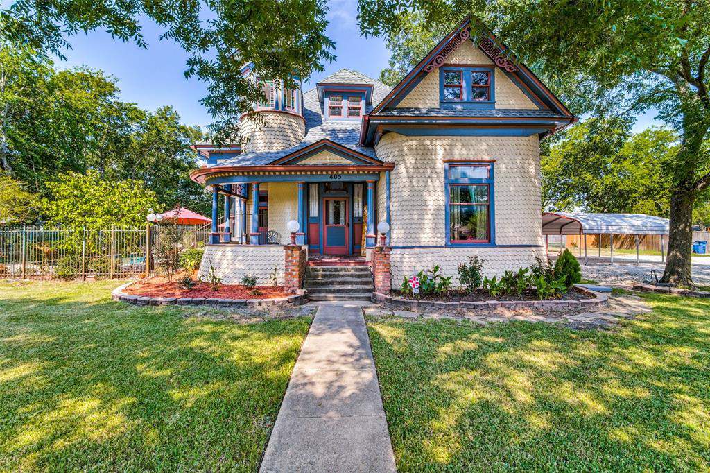 Peek inside this historic 152-year-old Texas estate thats listed for $500K