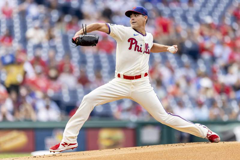 Phillies' no-hit bid ends on Stephenson's HR in 8th