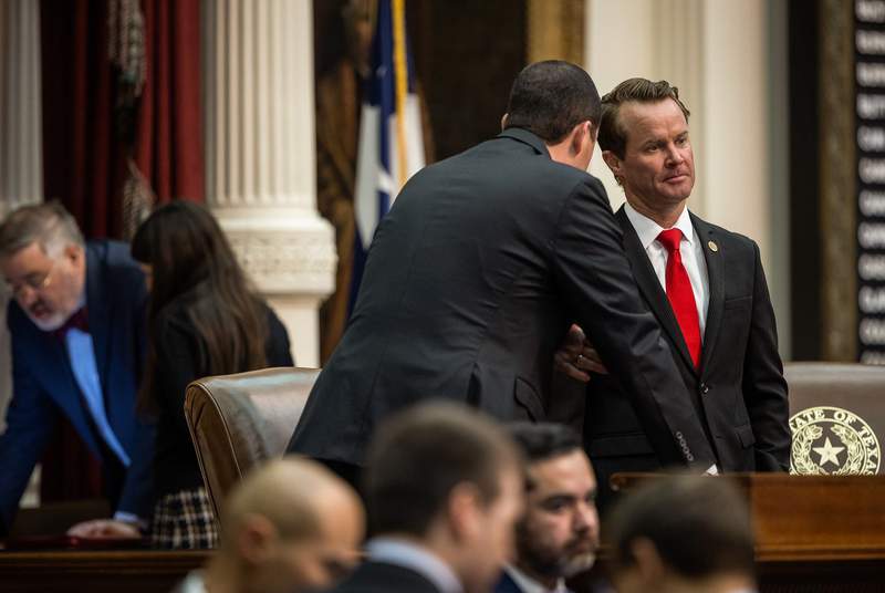 Texas legislators pass most — but not all — of Gov. Greg Abbott’s priority measures in final flurry of lawmaking