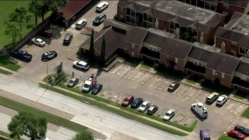19 people found inside of southwest Houston apartment in possible human smuggling operation, police confirm