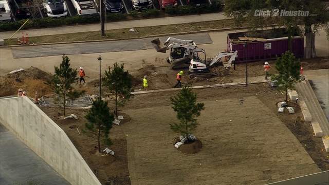 Crews race to finish Midtown Park before Super Bowl