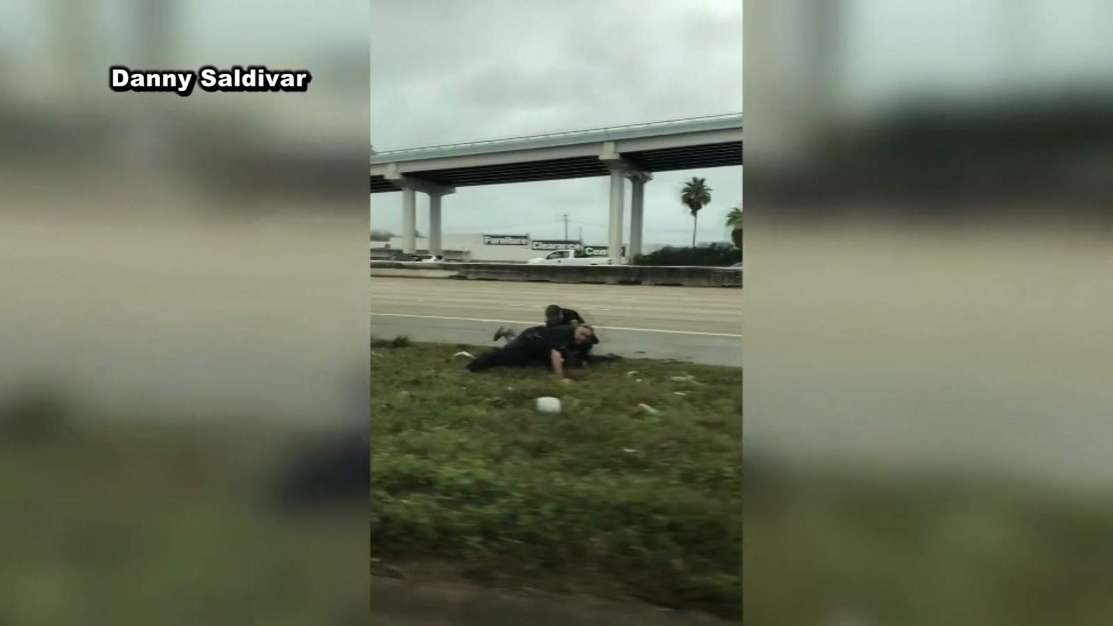 Police: Man walking on Houston freeway dies after officers try to detain him