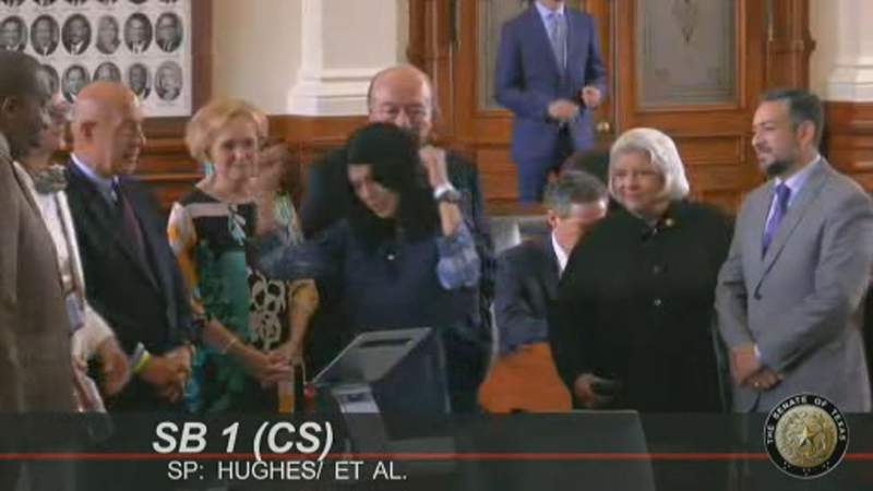 PHOTOS: This is what the end of Texas’ Sen. Carol Alvarado’s filibuster looked like