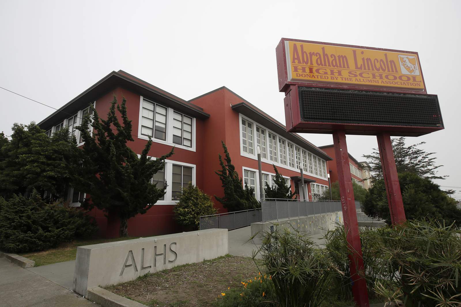 San Francisco sues its own school district to reopen classes