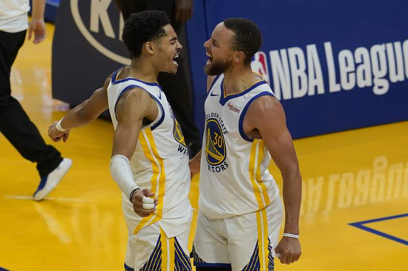 Curry is scoring champ, Warriors beat Grizzlies for 8 seed