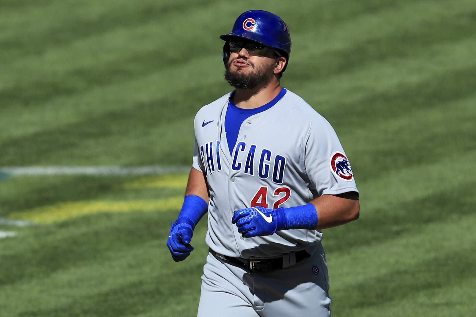 Schwarber homers twice as Cubs pound Reds 10-1