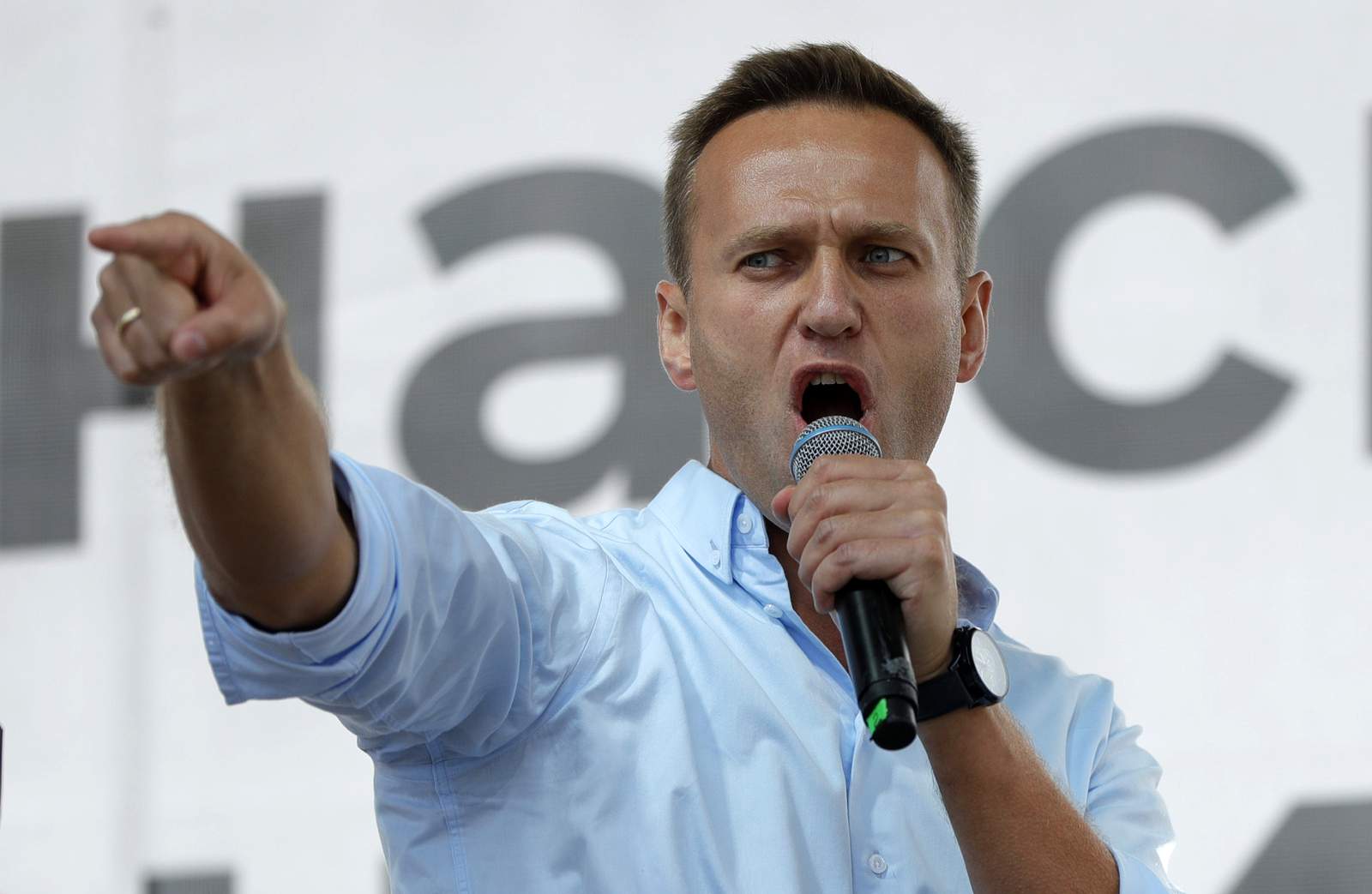 Navalny releases recording of call to his alleged poisoner