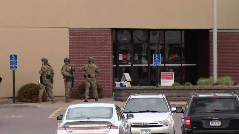 4 people freed from ongoing Minnesota bank robbery standoff