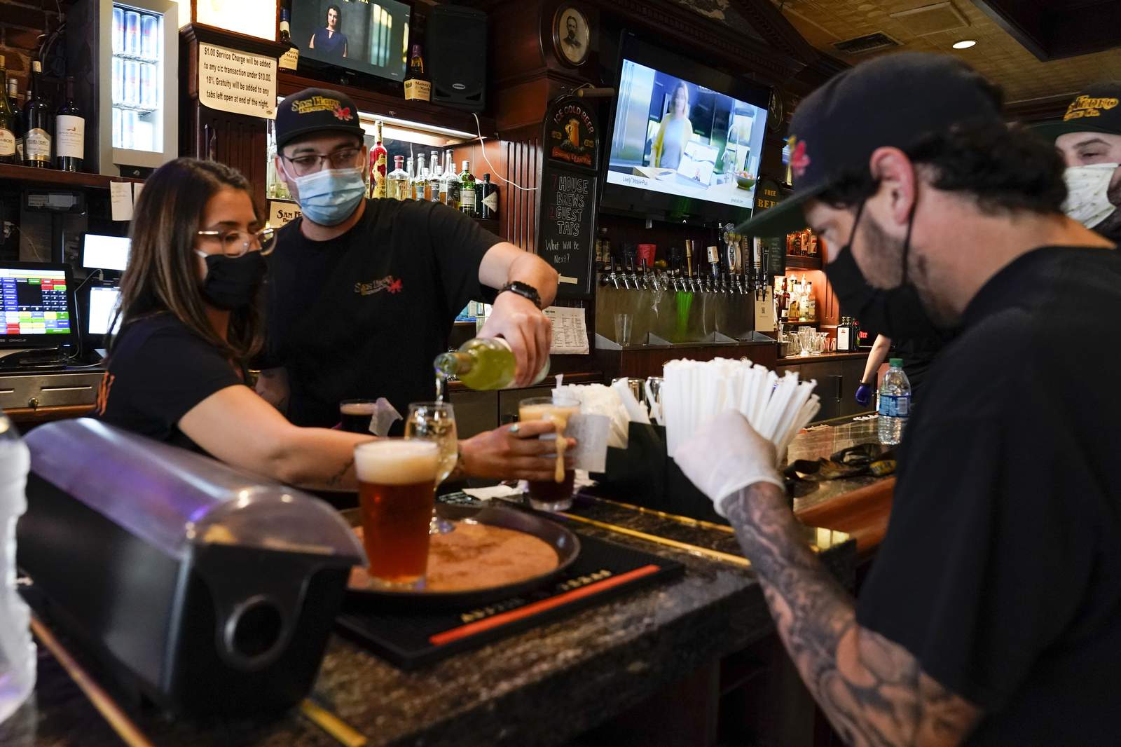 Restaurants, some bars can now sell mixed drinks to-go, TABC says