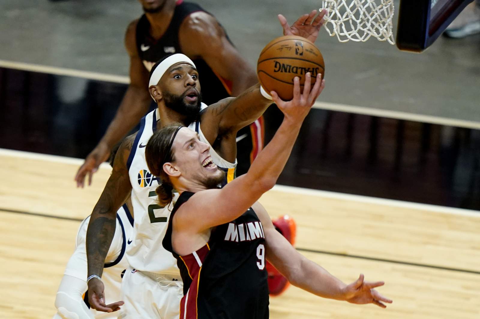 Butler, Dragic carry Heat past NBA-best Jazz, 124-116