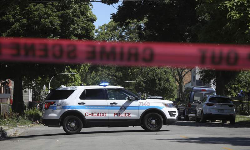 Hours after 4 killed in Chicago, 5 more hurt in shooting