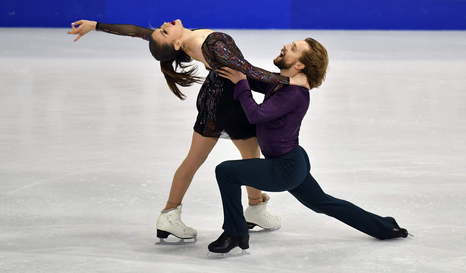Russian win rhythm dance to extend command at skating worlds