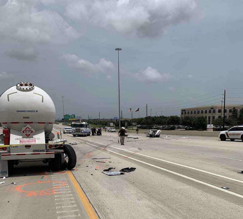 Traffic alert: Truck crash in Fort Bend County closes all lanes of I-69 northbound