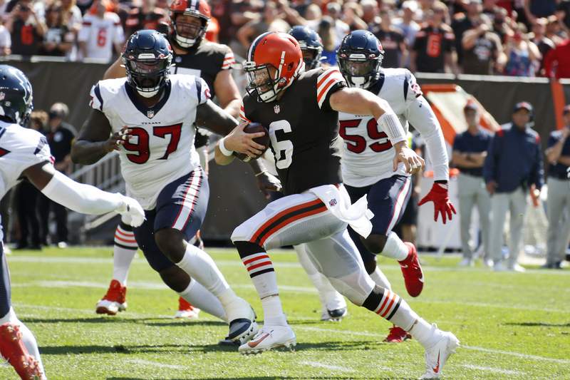 Mayfield shakes off injury, leads Browns past Texans 31-21