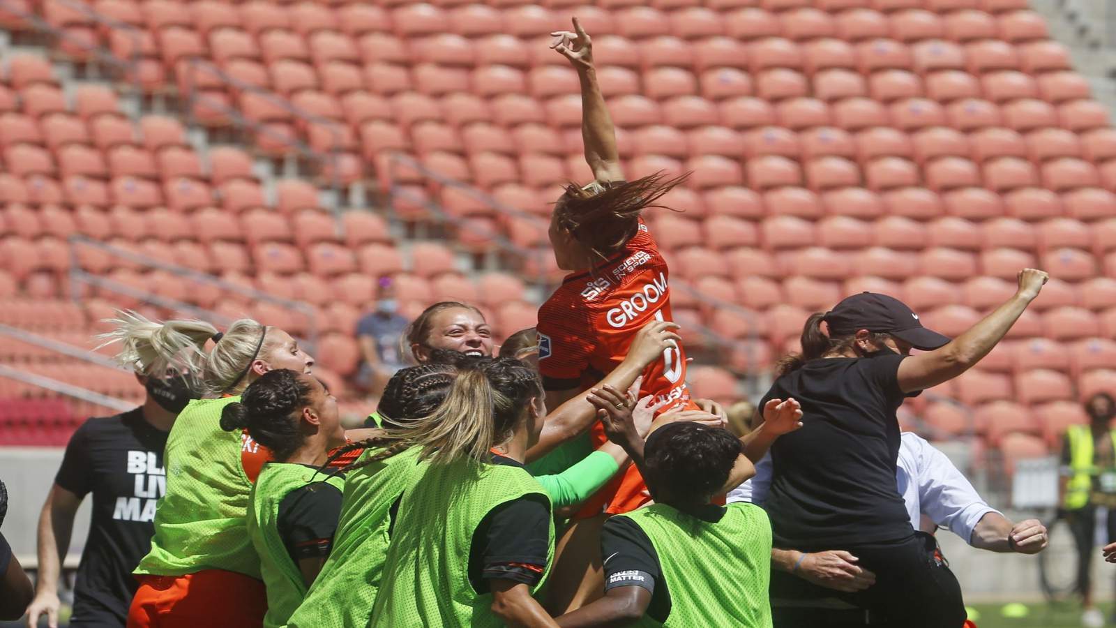 Houston Dash to celebrate championship win with drive-by parade Thursday
