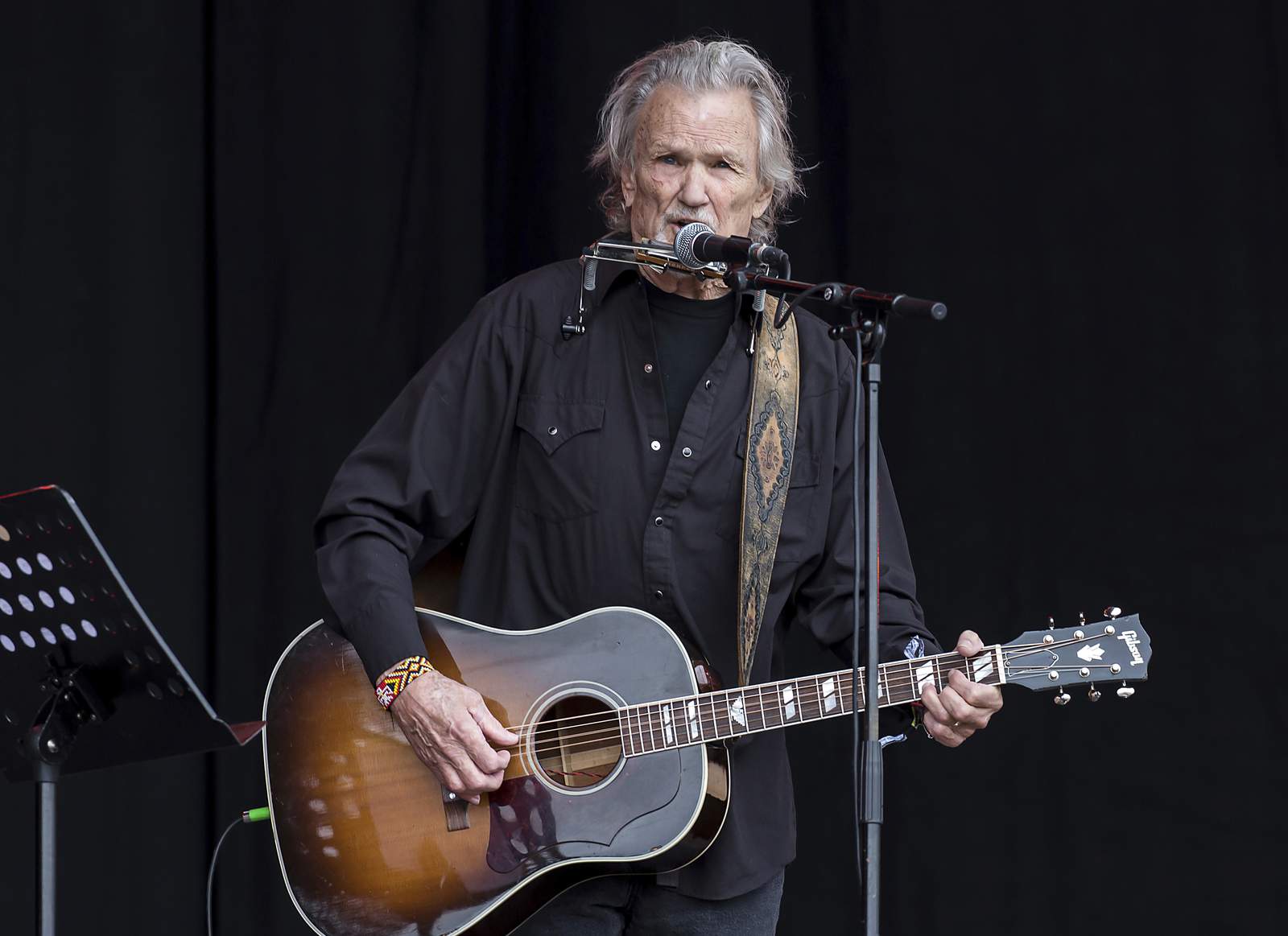 Country Hall of Famer, actor Kris Kristofferson has retired