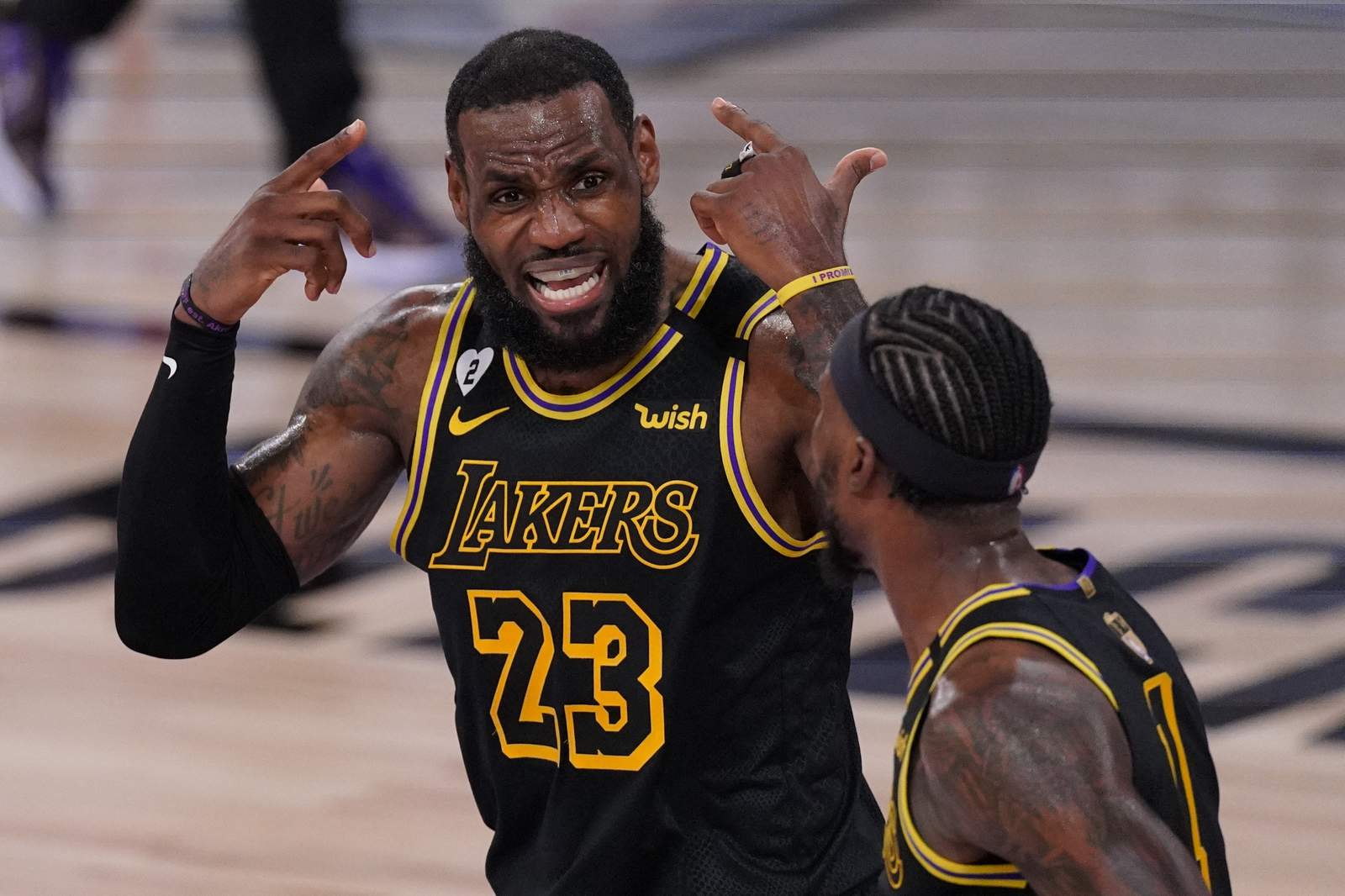 King James scores 40, but a Lakers coronation has to wait