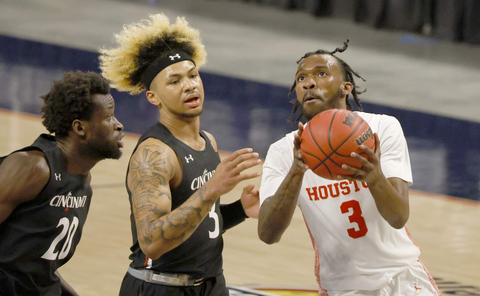 GALLERY: No. 7 Houston takes AAC tourney with 91-54 win over Cincy
