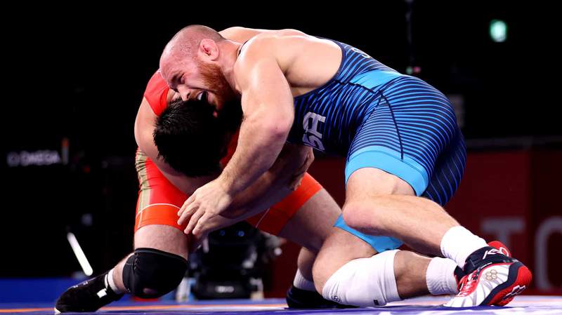 Sadulaev defeats Snyder in wrestling showdown; Hildebrandt snags bronze
