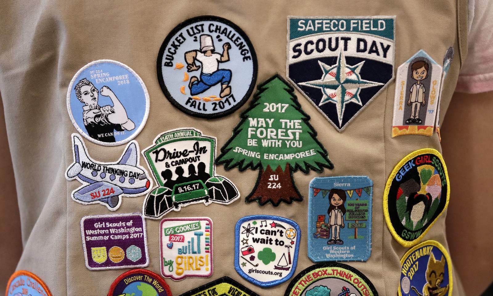 Girl Scouts rebuke Boy Scouts in escalating recruitment war