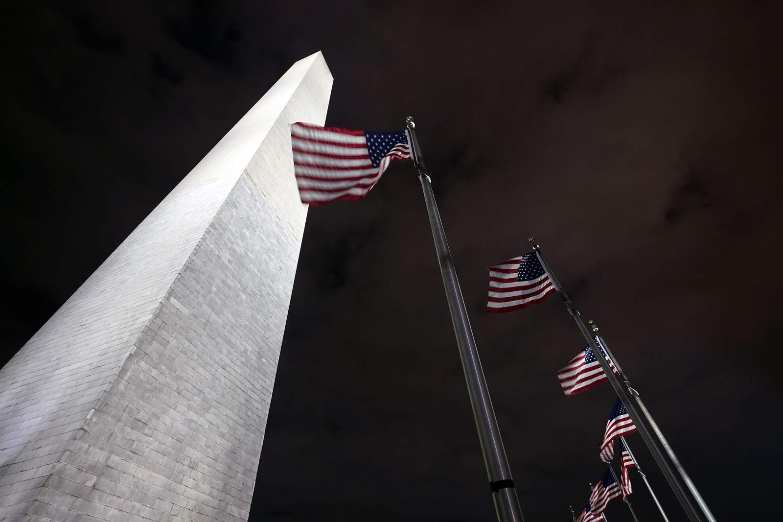Visit by COVID-infected official closes Washington Monument