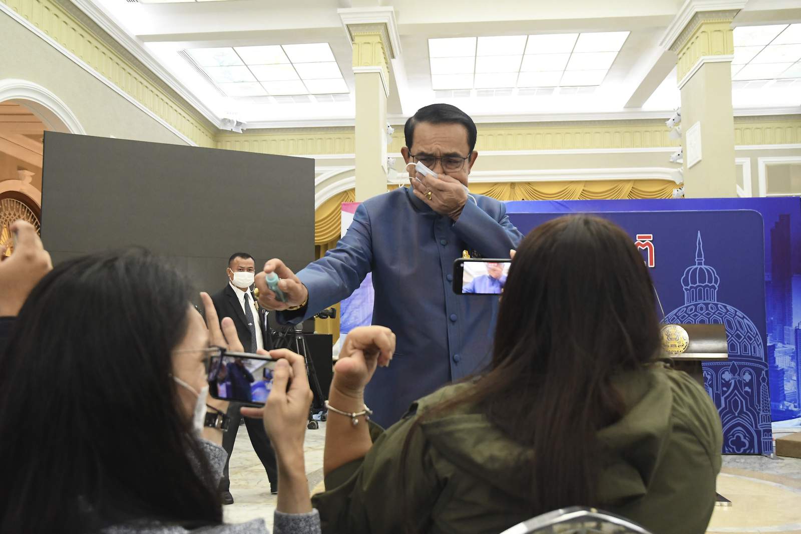 Thai PM ends presser by spraying reporters with disinfectant