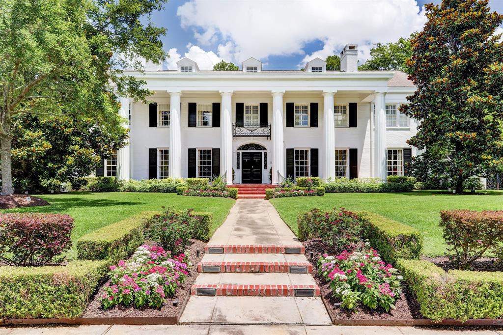 Just listed: Traditional 1930s River Oaks home boasts elegance, historic charm