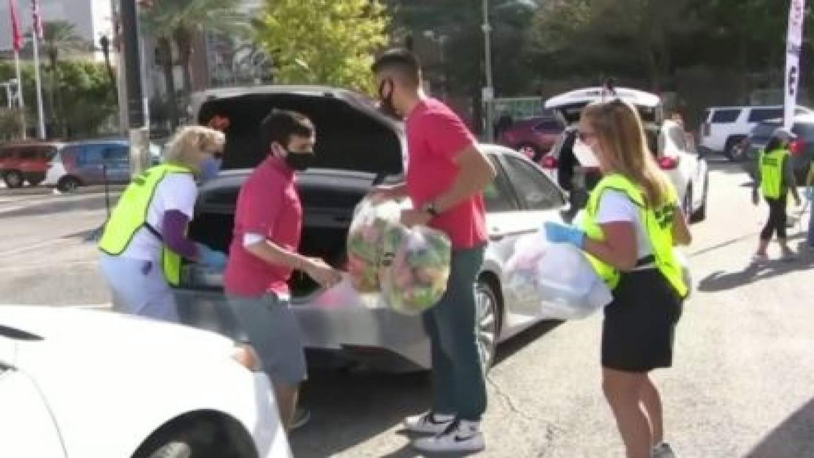 Rockets and Second Servings of Houston host ‘Thanksgiving’s on Us’ Food Distribution presented by Kroger