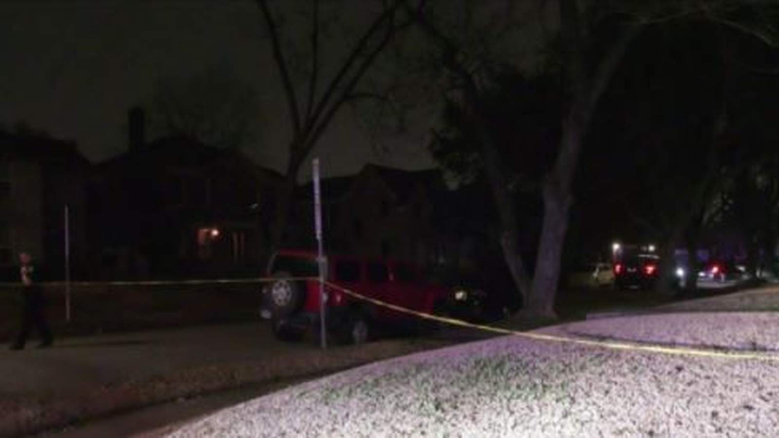 Man shot while sitting in passenger seat of car on Houston’s south side, police say