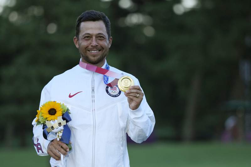 VIDEO: Xander Schauffele with 2 clutch putts gives US gold in golf