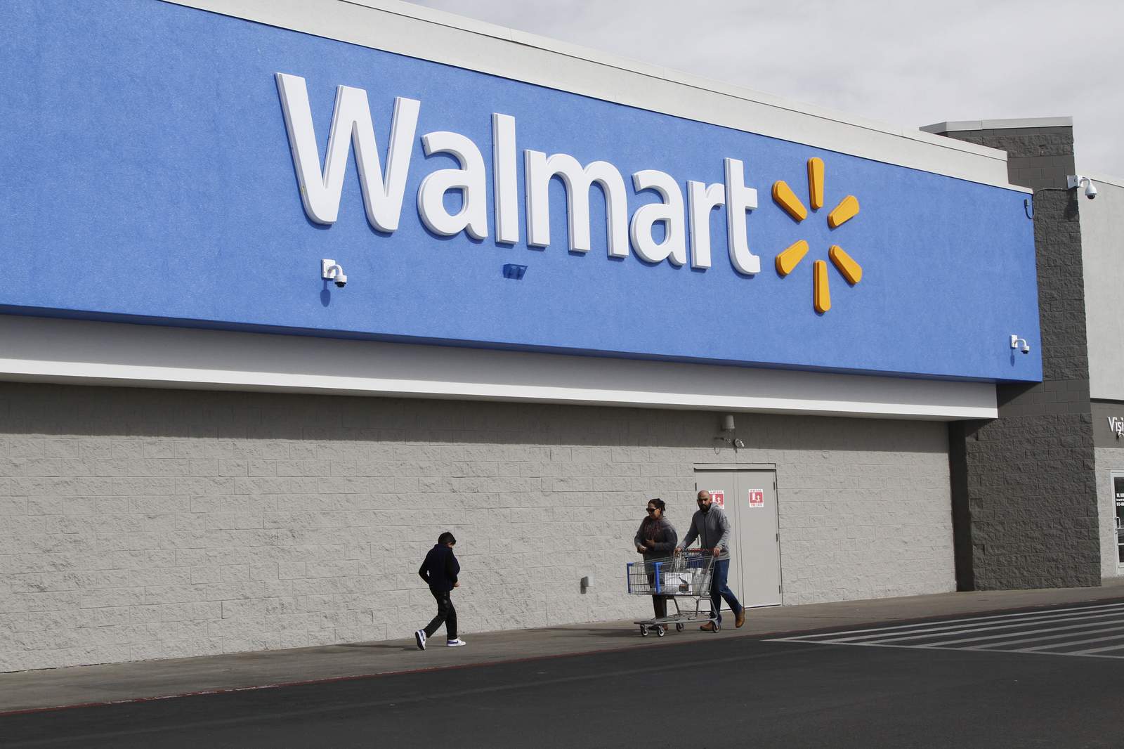 AP source: Feds sue Walmart, accuse retailer of fueling opioid crisis