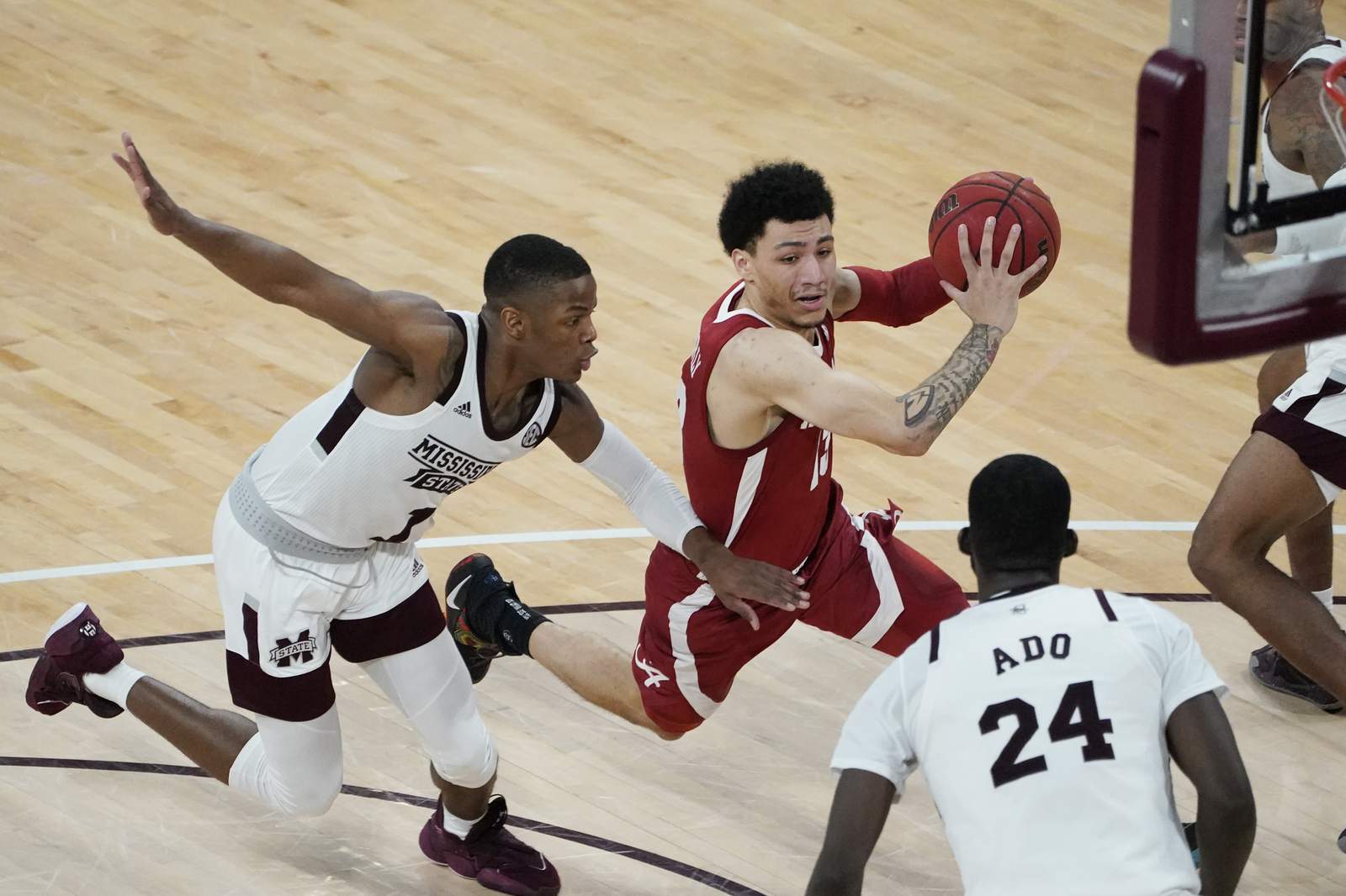 No. 6 Alabama holds off Mississippi State 64-59 to win SEC