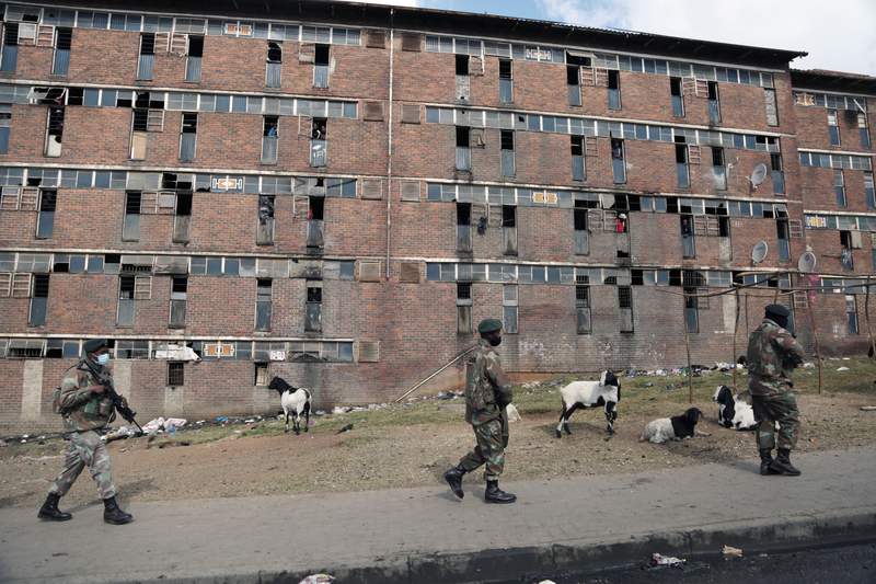 25,000 troops deployed to quell South Africa riots, 117 dead