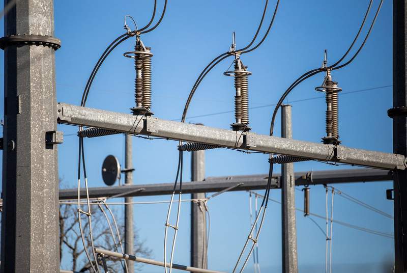 Texas grid operator urges electricity conservation as many power generators are unexpectedly offline and temperatures rise