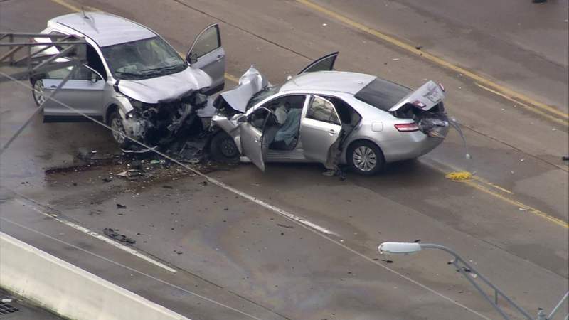 Wrong Way Driver Killed 2 Injured After Head On Collision On Westpark Drive At Hillcroft Avenue Police Say