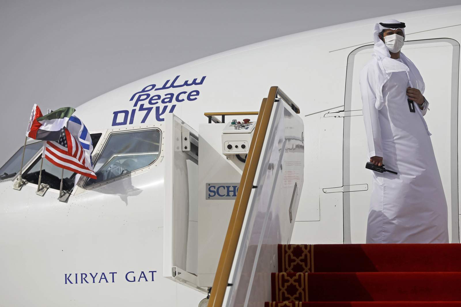 First commercial passenger flight from UAE lands in Israel