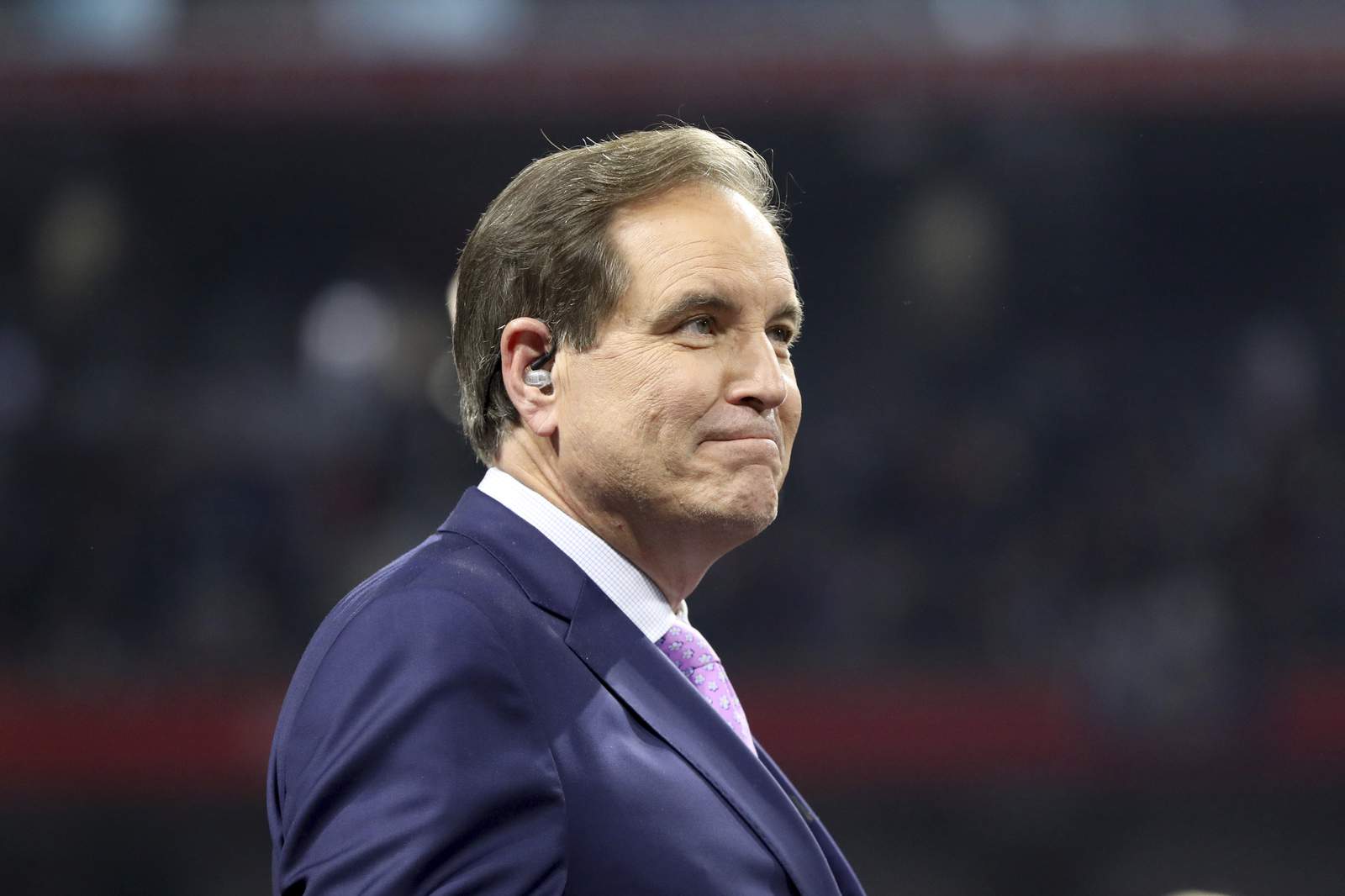 'Hello, friends': Nantz agrees to remain with CBS Sports