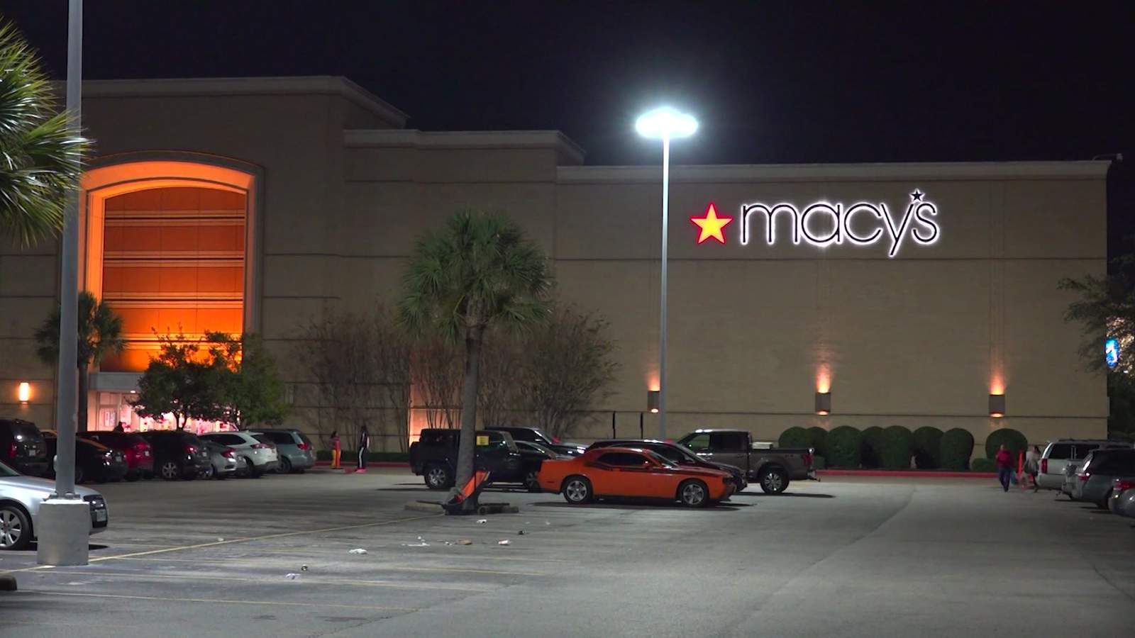 Smash-and-grab at Macy’s sparks frenzy at Memorial City Mall