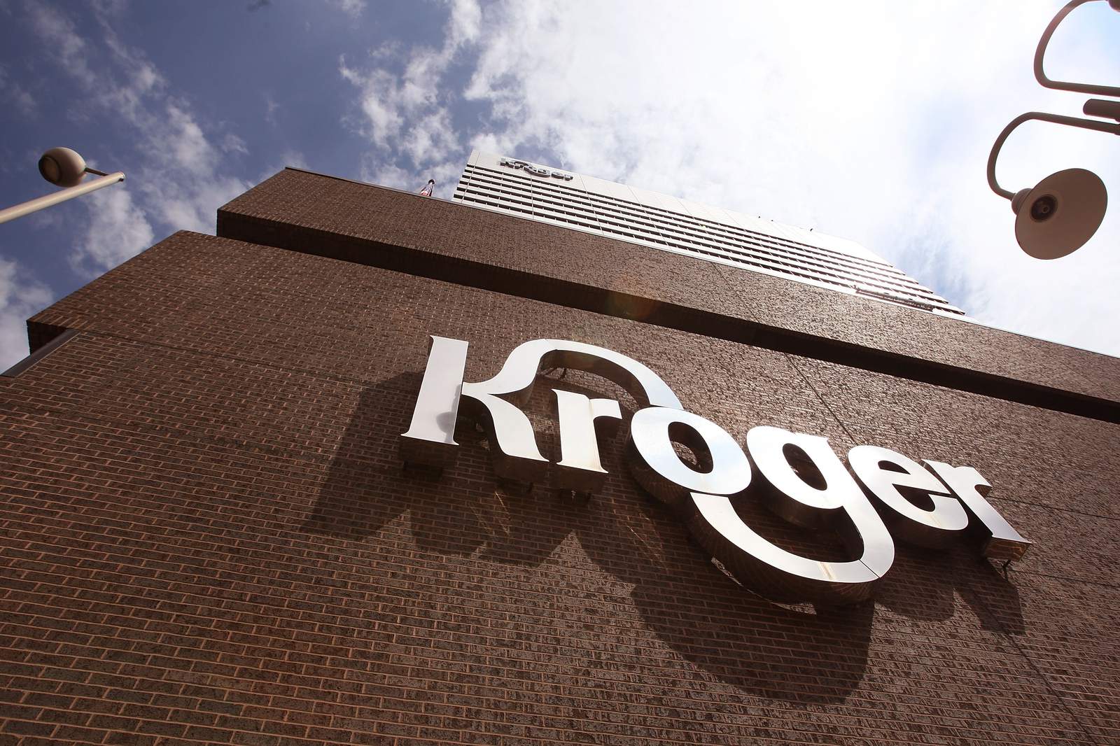 Kroger offering $100 incentive to employees who receive COVID-19 vaccine