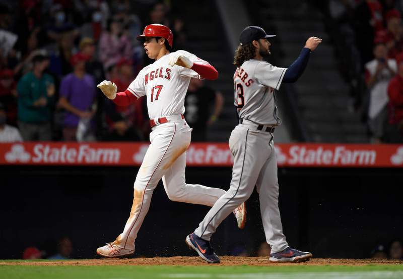 Angels defeat the Astros 3-2