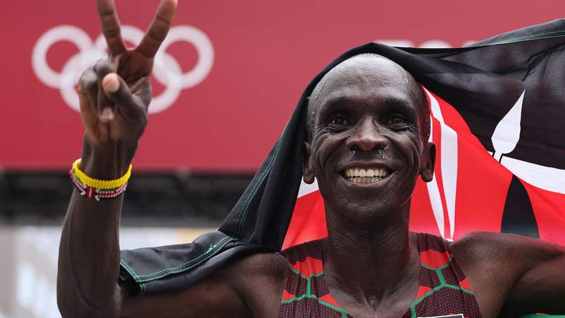 Kipchoge defends marathon gold, cementing title as greatest ever