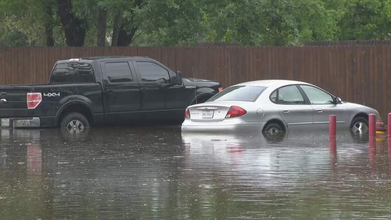 Heavy storms lead to flooding in Houston area