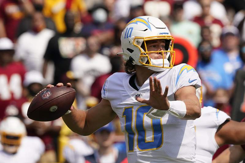 Herbert throws for 337 yards, Chargers beat Washington 20-16