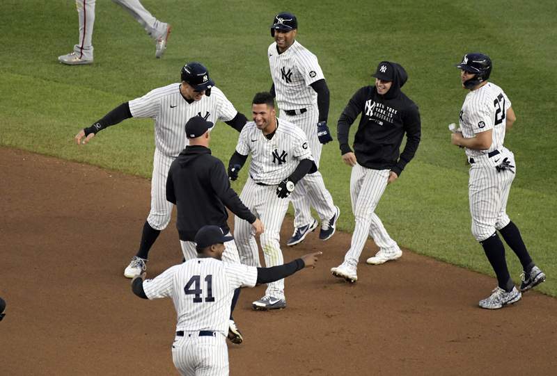 Yanks rally past Nats 4-3 in 10th, Scherzer strikes out 14