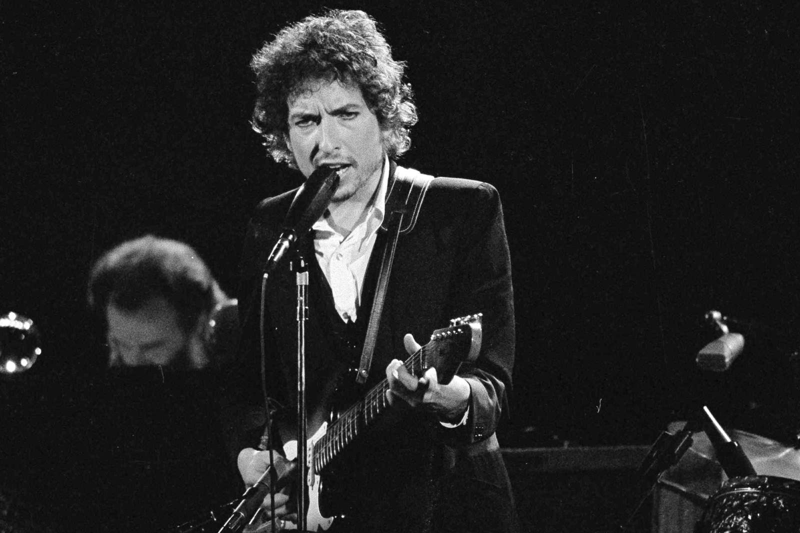 Bob Dylan sells entire catalog of more than 600 songs to Universal
