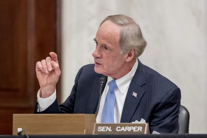 Carper urges tough US rules barring gas-powered cars by 2035